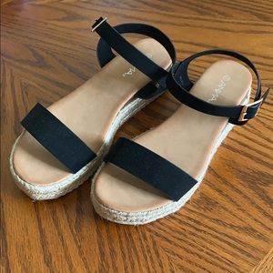 Black wedges